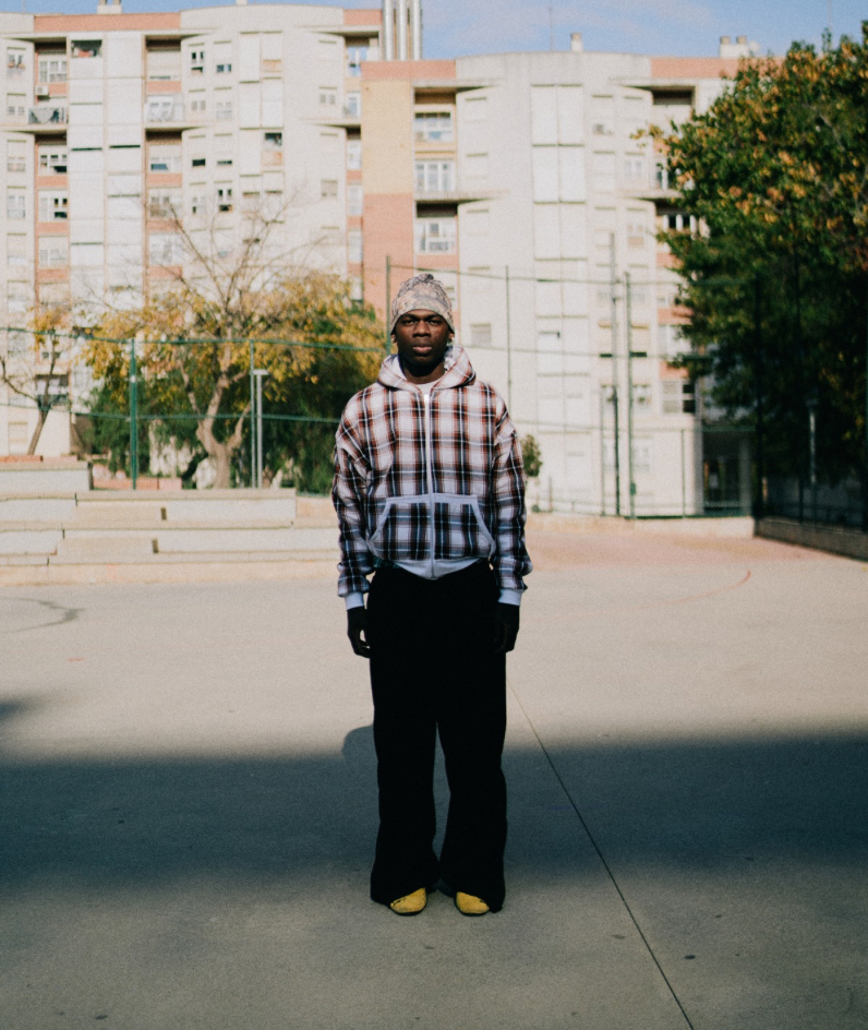 [badge] Model is 183cm — size L