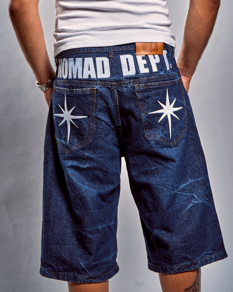 [badge] Model is 180cm — size L